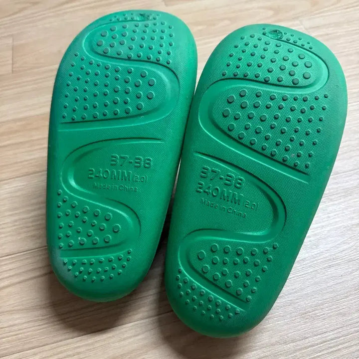 [BUNJANG] Green Crocodile Slippers 240mm / [240] 초록색 악어 슬리퍼