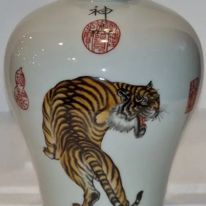 [BUNJANG] Qianlong Celadon Porcelain Tiger Vase / 건륭어제 랑세녕 호문 묘금 소매병 높21 지13 중국도자기 고도자 골통품