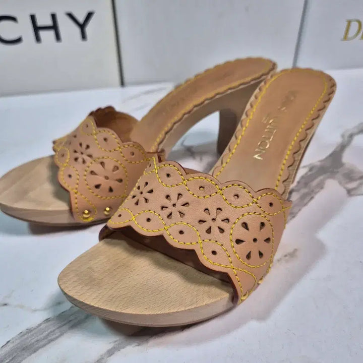 [BUNJANG] Louis Vuitton Monogram Cherry Wood Mules Sandals Shoes Size 37 / (정품) 루이비통 모노그램 체리 우드 뮬 샌들 구두 37