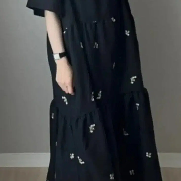 [BUNJANG] Black Floral Embroidered Ruffle Long Dress / 블랙 플라워 자수 캉캉 롱 원피스(새상품)