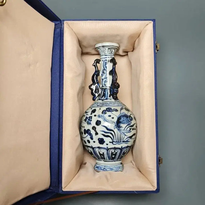 [BUNJANG] Daemyeong Seondeok Year Blue-White Twin Dragon Vase Chinese Porcelain Antique Art Collectible / 대명선덕년제 청화 어조문 쌍룡이 병 중국도자기 골동품 고미술품 수집품