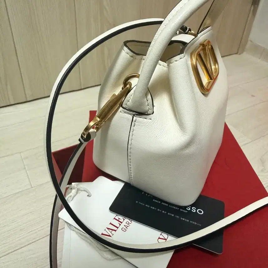 [BUNJANG] Valentino White VLogo Bucket Bag Full Box / 발렌티노 화이트 브이로고 버킷백 + 풀박스
