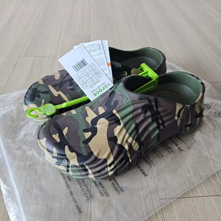 [BUNJANG] Crocs Echo Camo Wave Sandals - Army Green (Size 270) / 270 새제품) 크록스 에코 카모 웨이브 아미그린 국방 슬리퍼 샌들