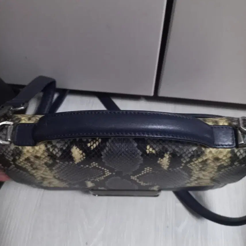 [BUNJANG] Decke New Leslie Python Shoulder Bag / 덱케 뉴 레슬리. 파이톤. 숄더백 겸 크로스백