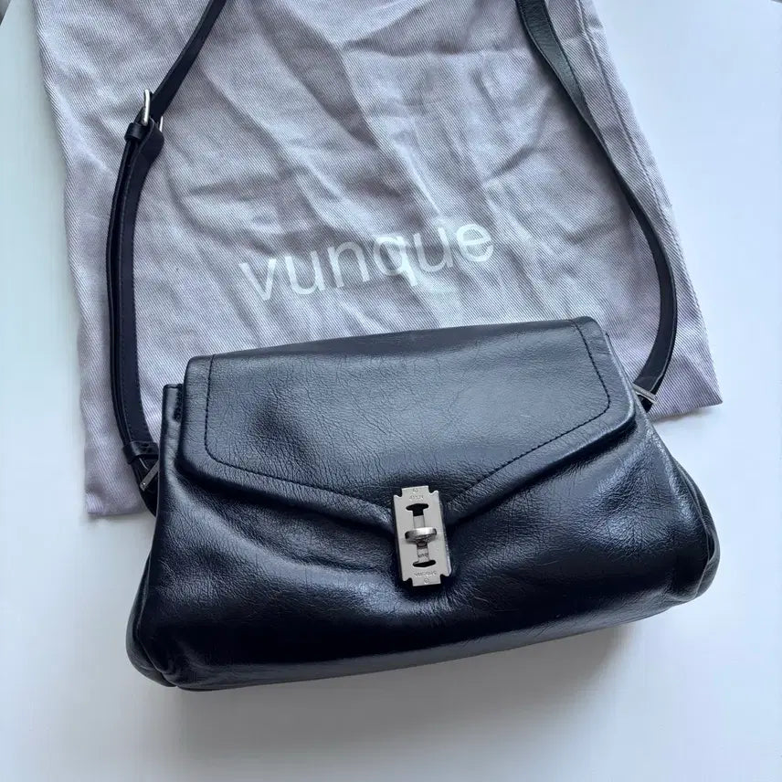 [BUNJANG] Vunke Crossbody Bag / Shoulder Bag / 분크 크로스백 / 숄더백