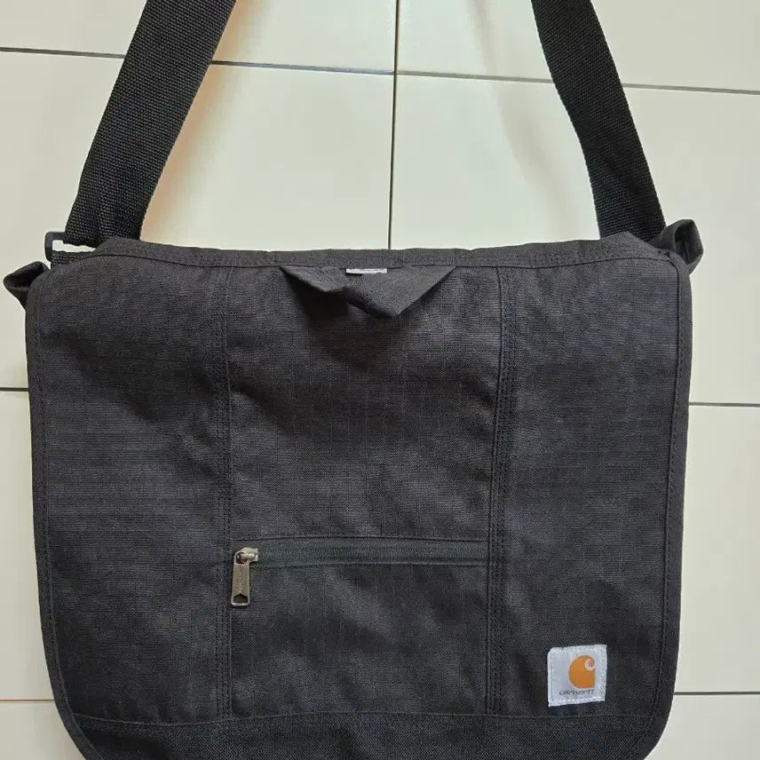 [BUNJANG] Carhartt Black Messenger Bag / 칼하트 블랙 메신저 백