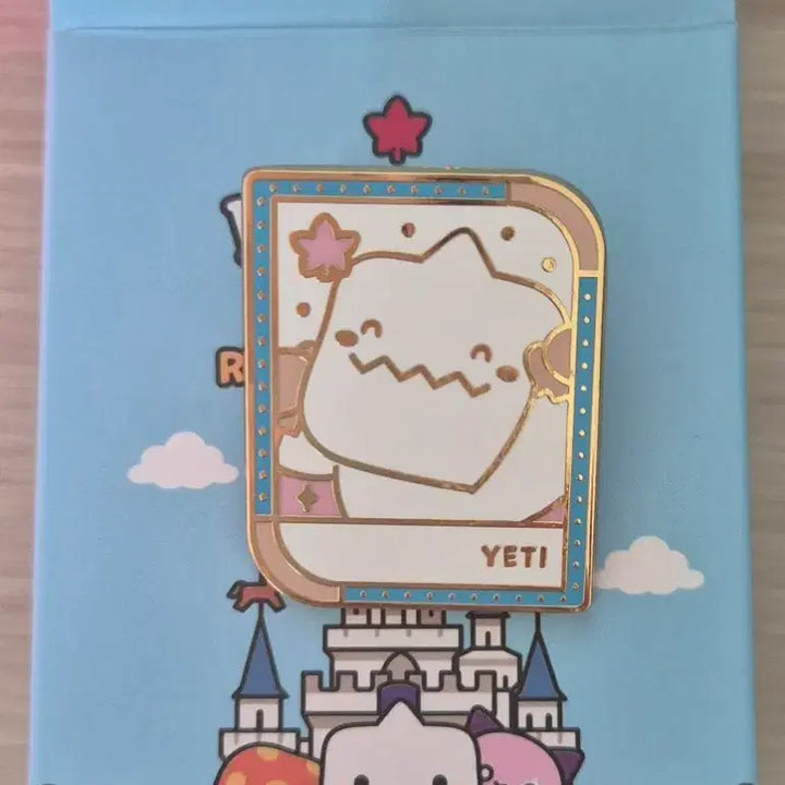 [BUNJANG] Lotte World Maple Yeti Pin Badge / 롯데월드 메이플 핀뱃지 예티 판매합니다