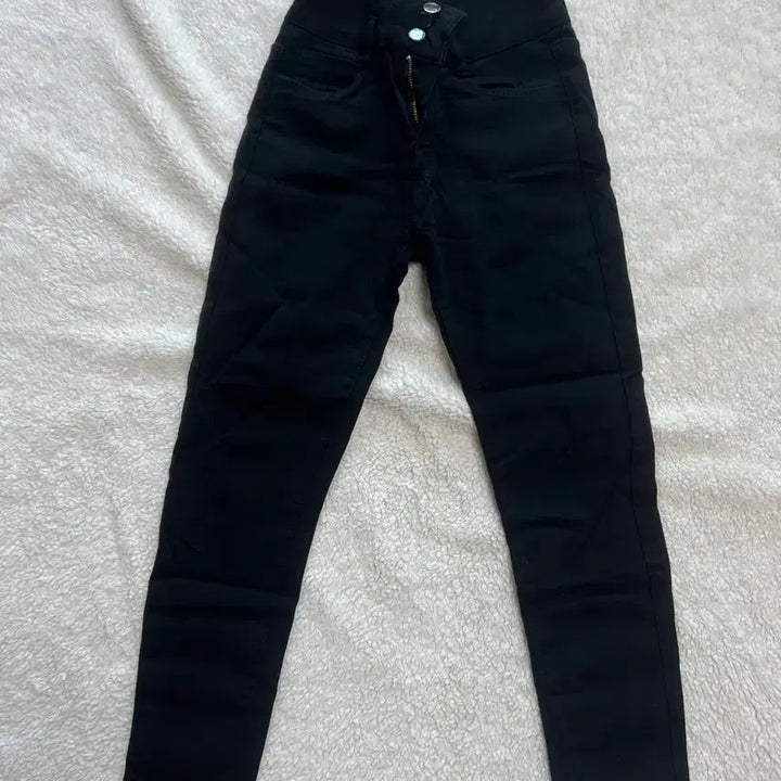 [BUNJANG] Black Slim Fit Jeans / 블랙 청바지 판매해요