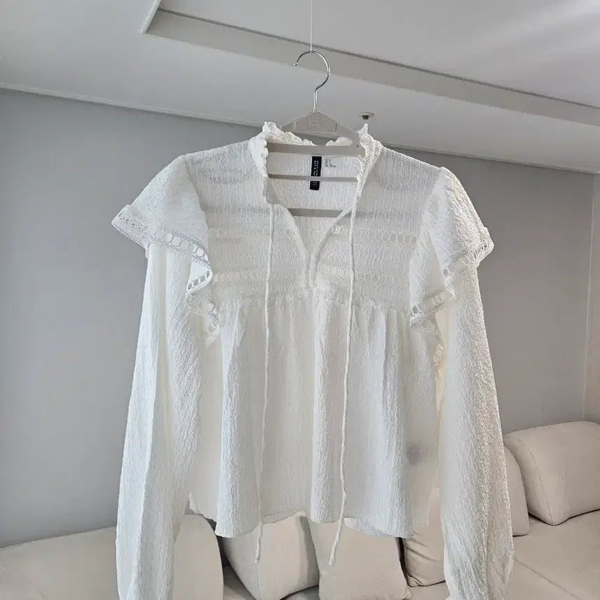 [BUNJANG] White Lace Blouse / 화이트 레이스 블라우스