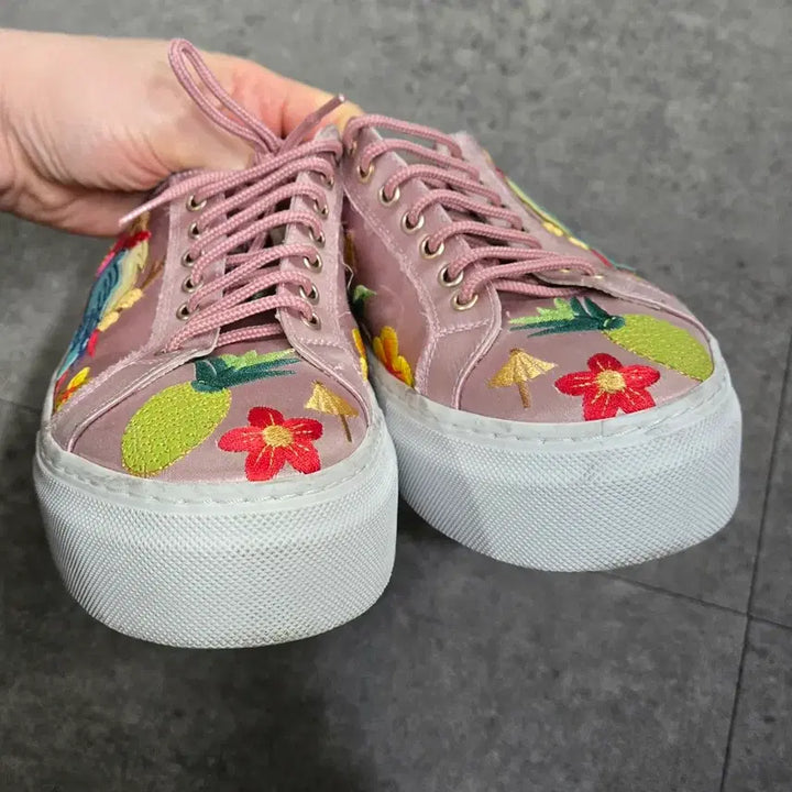 [BUNJANG] SUECOMMA BONNIE Embroidered Mule Slippers / 슈콤마보니) 자수 뮬 슬리퍼