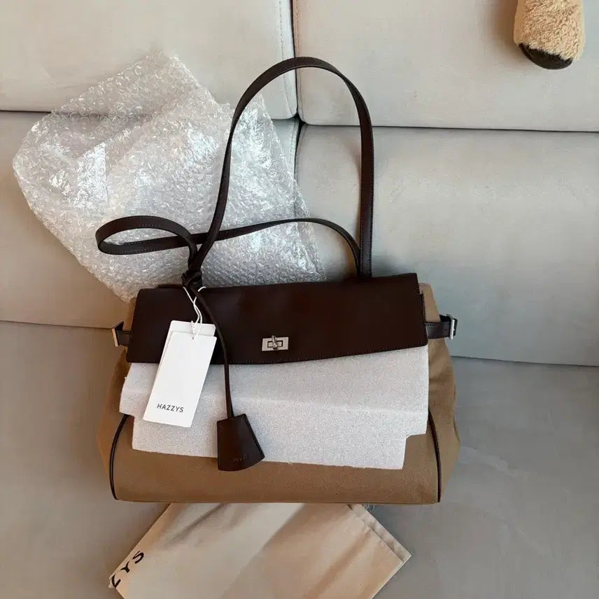 [BUNJANG] Hazzys Brown Canvas Shoulder Bag / 새상품) 헤지스 브라운 캔버스 숄더백 + 더스트/ 정가:39.8만