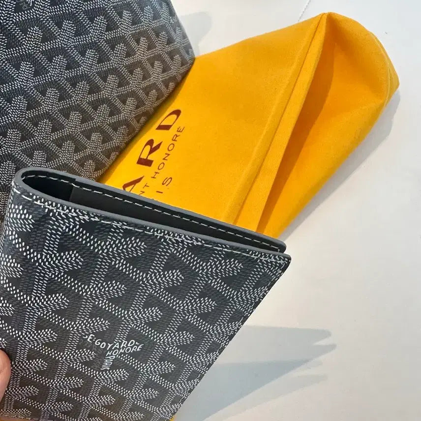 [SOLD OUT] 미사용급 백화점 구매 고야드 여권 카드지갑 그레이