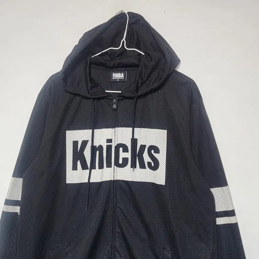[BUNJANG] NBA Knicks Hooded Zip-Up Jacket (Size 105) / 쪼리샵 NBA 닉스 후드집업 105