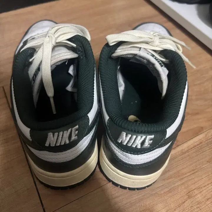 [BUNJANG] Nike Dunk Low Vintage Green Sneakers / 나이키 덩크 로우 빈티지 그린 235