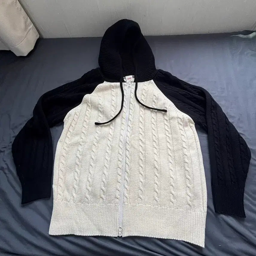 [BUNJANG] Color Block Cable Knit Hooded Zip-up / 배색 케이블 니트 후드 집업