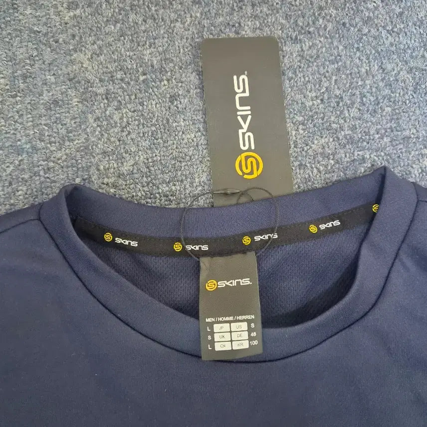 [BUNJANG] Skins T-Shirt Size 100 / 스킨스 반팔티셔츠 100사이즈. 새상품팝니다