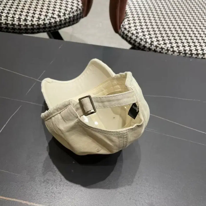 [SOLD OUT] 루이비통 LV 로고 야구모자 아이보리