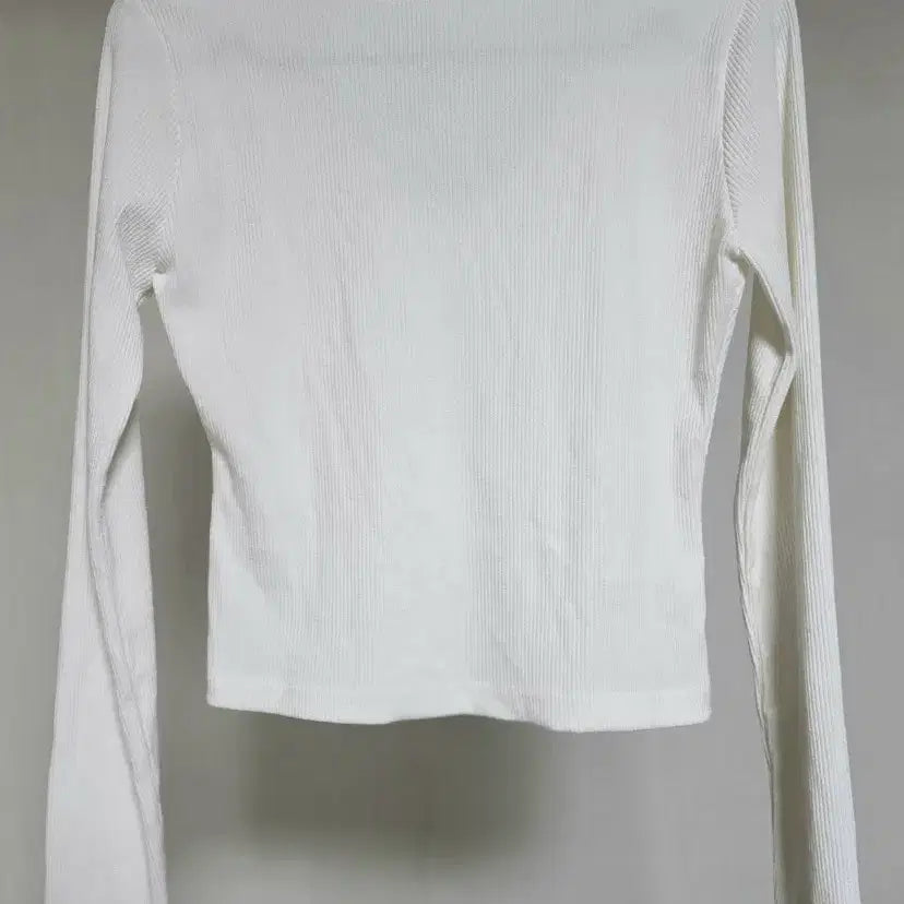 [BUNJANG] Mocobling Ribbed V-Neck T-shirts / 모코블링 골지 브이넥 티셔츠 블랙/아이보리