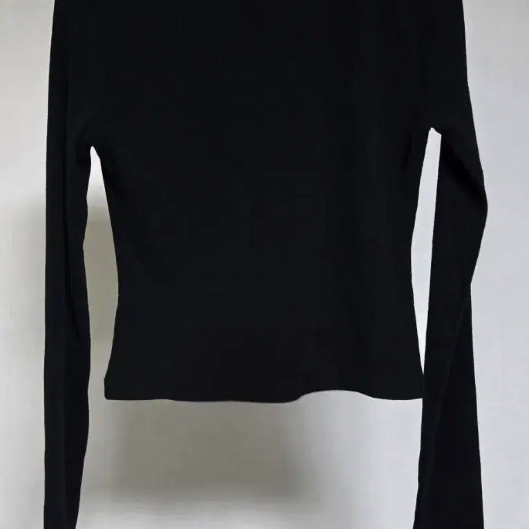 [BUNJANG] Mocobling Ribbed V-Neck T-shirts / 모코블링 골지 브이넥 티셔츠 블랙/아이보리