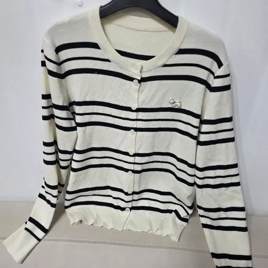 [SOLD OUT] 아이보리 스트라이프 긴팔 가디건