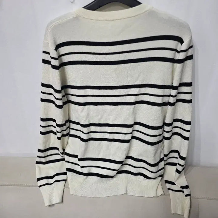 [SOLD OUT] 아이보리 스트라이프 긴팔 가디건