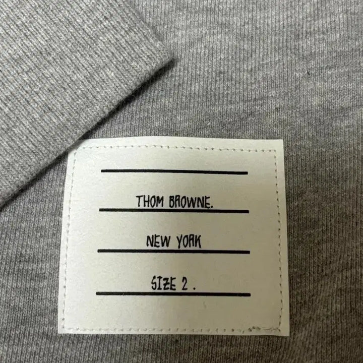 [BUNJANG] Thom Browne Gray Diagonal Stripe Sweatshirt / [2/새상품급/신형] 톰브라운 그레이 사선완장 맨투맨 새상품급 신형
