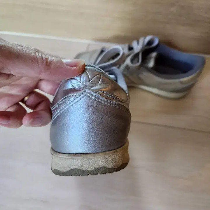 [BUNJANG] Adidas Leather Silver Sneakers / 아디다스 가죽 실버 스니커즈