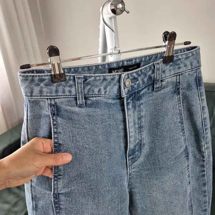 [BUNJANG] MIXXO Bootcut Denim Jeans 24 / 미쏘 라인 연청 부츠컷 데님 24