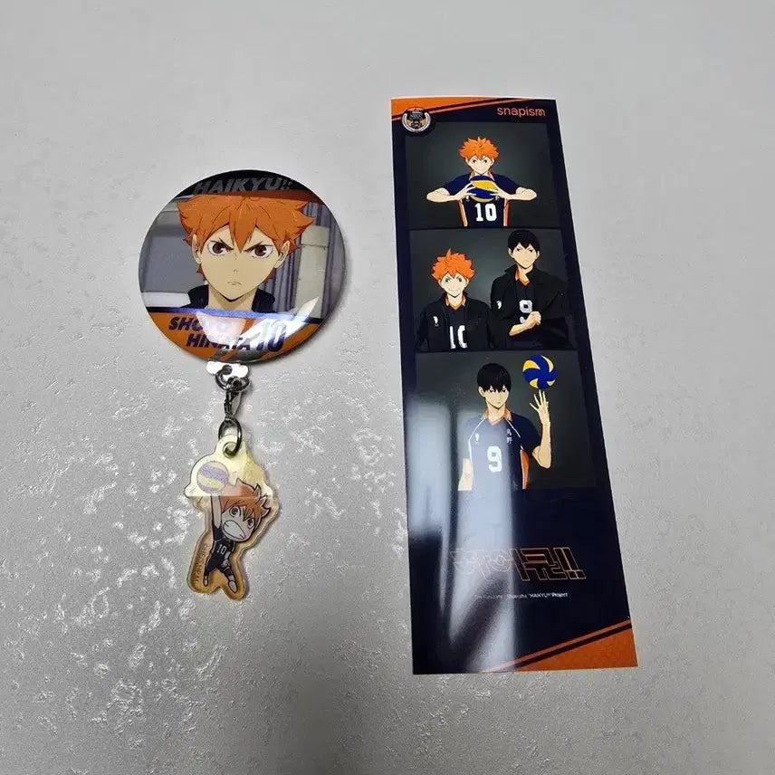 [BUNJANG] Haikyu!! Hinata Shoyo Pin Badge &amp; Photoism Spainism Sticker Bundle Set / 하이큐 히나타 쇼요 굿즈