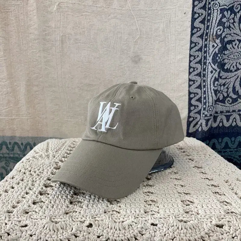 [BUNJANG] W.A.U Big Logo Embroidered Baseball Cap / [S] 우알롱 빅로고 자수 볼캡 야구모자