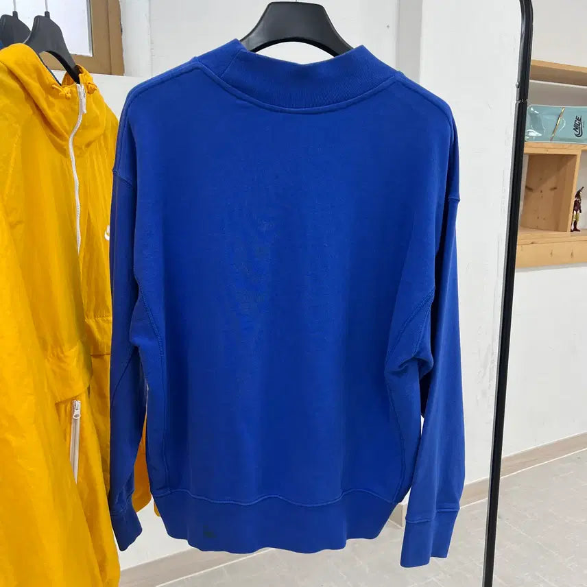[SOLD OUT] L 나이키 NSW  트렌드 맨투맨 게임로얄