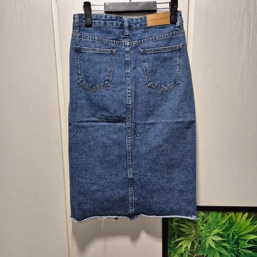 [BUNJANG] Denim Skirt Mid-Wash / (세일)(새상품)데님 스커트 앞절개 사이즈 중청