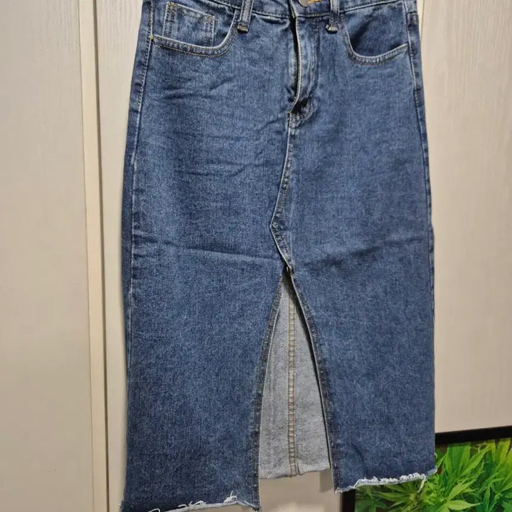 [BUNJANG] Denim Skirt Mid-Wash / (세일)(새상품)데님 스커트 앞절개 사이즈 중청