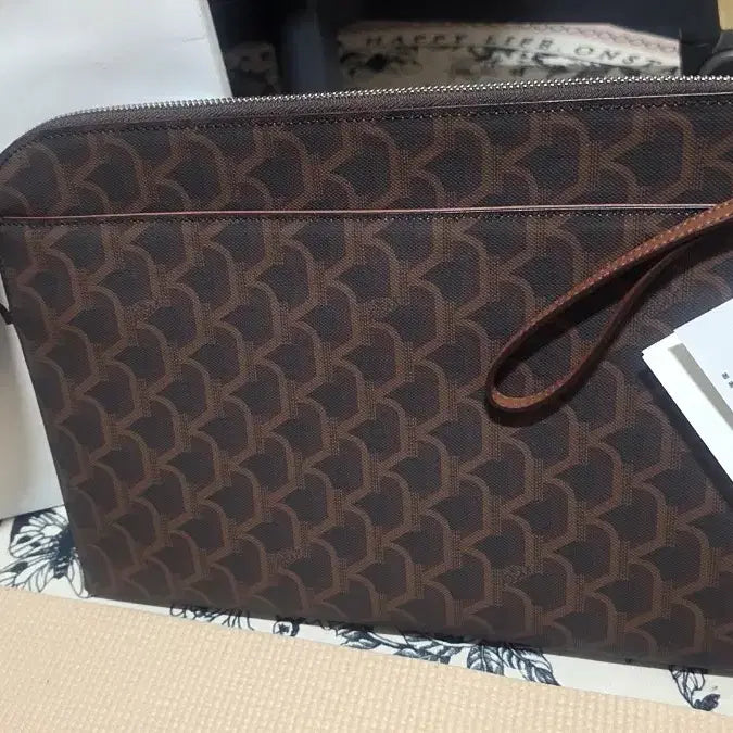 [BUNJANG] Rosa.K Monogram Clutch MM / 로사케이 모노그램 클러치 mm 새상품 선물하세요(쇼핑백 포함)
