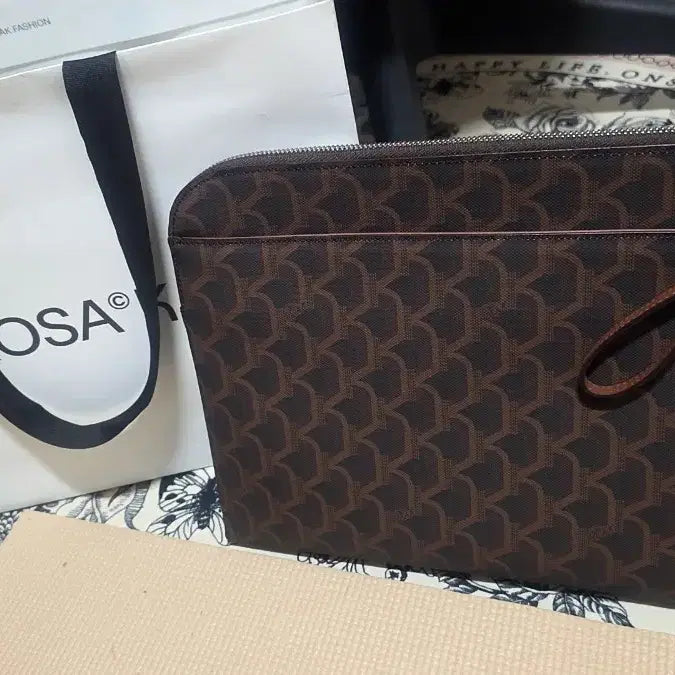 [BUNJANG] Rosa.K Monogram Clutch MM / 로사케이 모노그램 클러치 mm 새상품 선물하세요(쇼핑백 포함)