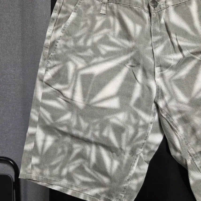 [BUNJANG] Volcom Pattern Half Pants Size 33-34 / Volcom 패턴 하프 팬츠 33-34