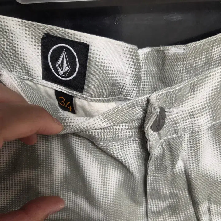[BUNJANG] Volcom Pattern Half Pants Size 33-34 / Volcom 패턴 하프 팬츠 33-34