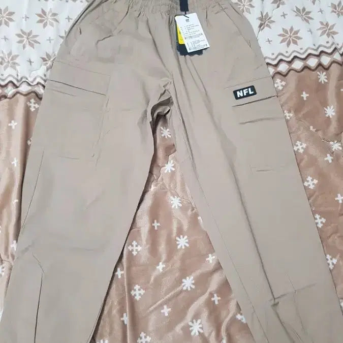[BUNJANG] NFL Cargo Jogger Pants Beige / NFL 카고 조거 팬츠 베이지