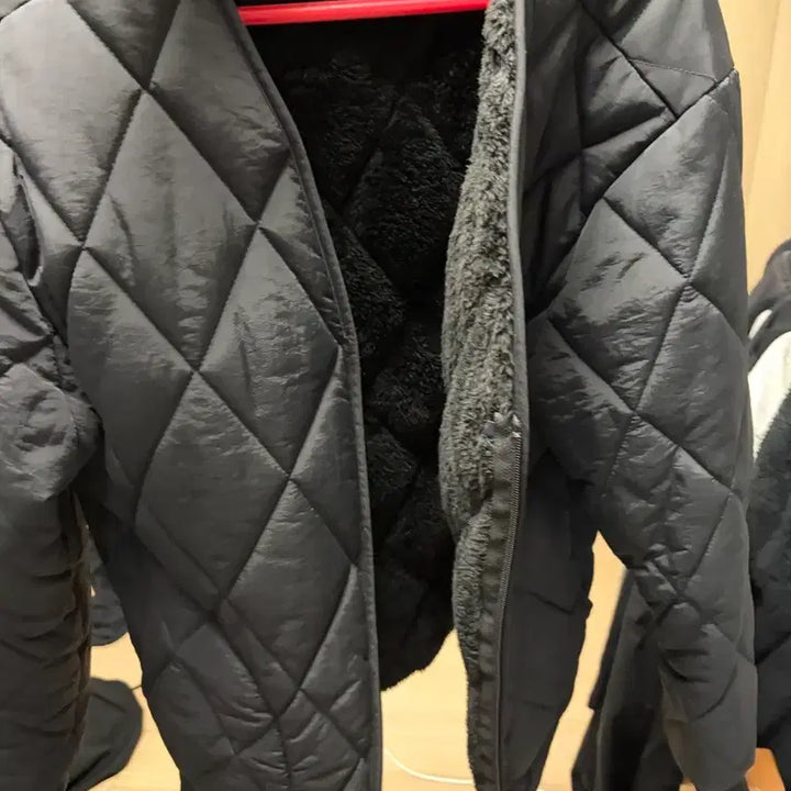 [BUNJANG] Black Quilted Padded Jacket / 누빔 안감 털 블랙 패딩