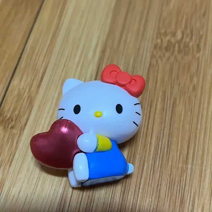 [SOLD OUT] 산리오 반짝반짝 풍선 피규어 헬로키티 가챠