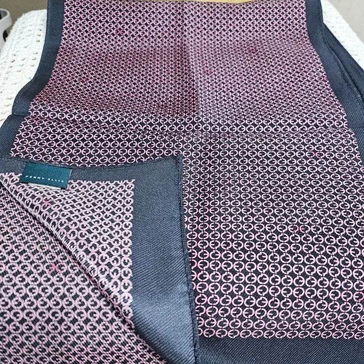 [SOLD OUT] 페리엘리스 핑크 패턴 포켓 스퀘어 실크스카프