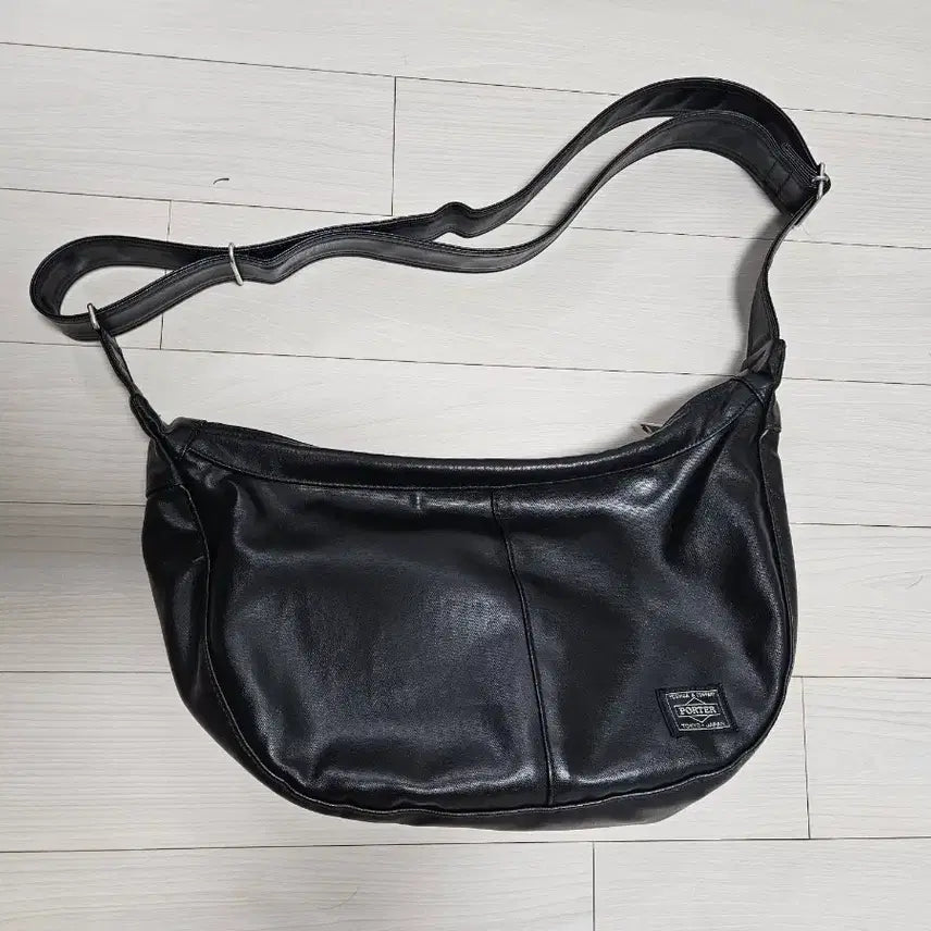 [SOLD OUT] 요시다포터 프리스타일 숄더백 블랙 스몰 반달백 porter