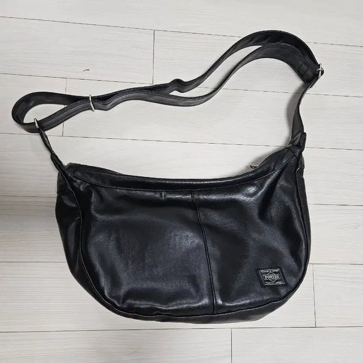 [SOLD OUT] 요시다포터 프리스타일 숄더백 블랙 스몰 반달백 porter