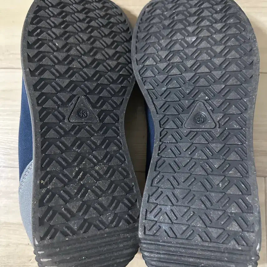 [BUNJANG] Generic Sneakers Size 43 / 남성 스니커즈 43사이즈