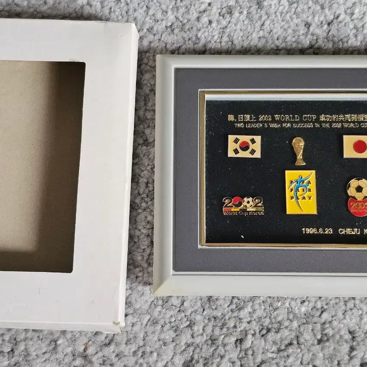 [BUNJANG] 2002 월드컵 기념 액자 뱃지 / 2002 월드컵 기념 액자 뱃지