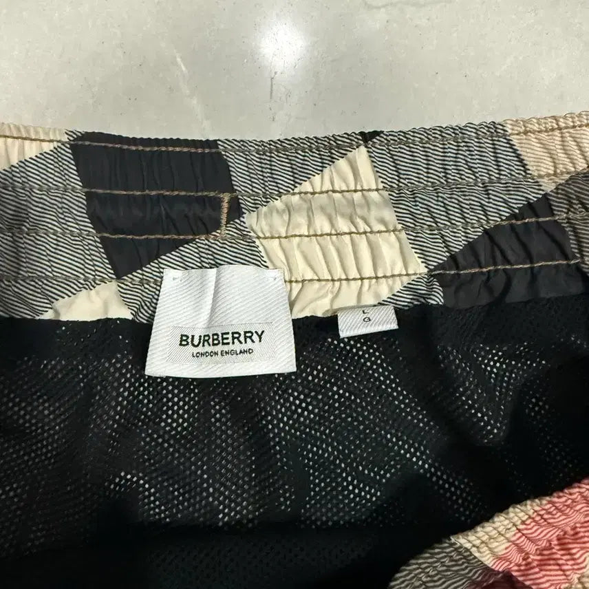 [BUNJANG] Burberry Check Swim Shorts / [당일출고,L사이즈] 버버리 체크 스윔팬츠 반바지