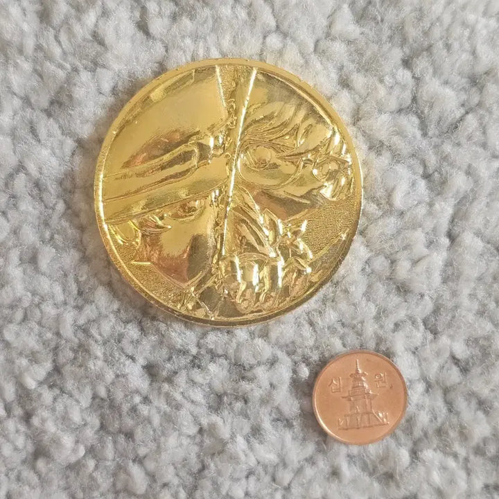 [BUNJANG] Gold Commemorative Medal with Embossed Figure / 금색 인물 기념 메달