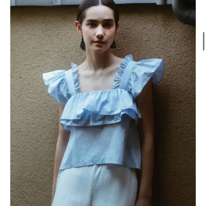 [BUNJANG] Thetis Ruffle Blouse Light Blue / Thetis 더티스 러플 블라우스 라이투 블루