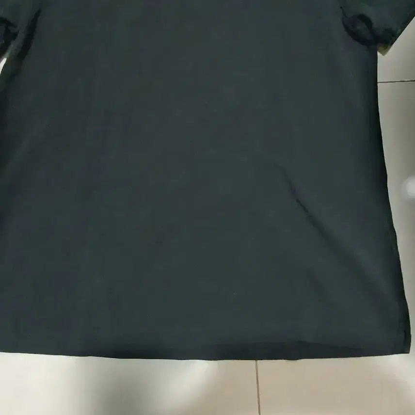 [SOLD OUT] 버버리 블랙 카라티 8004581