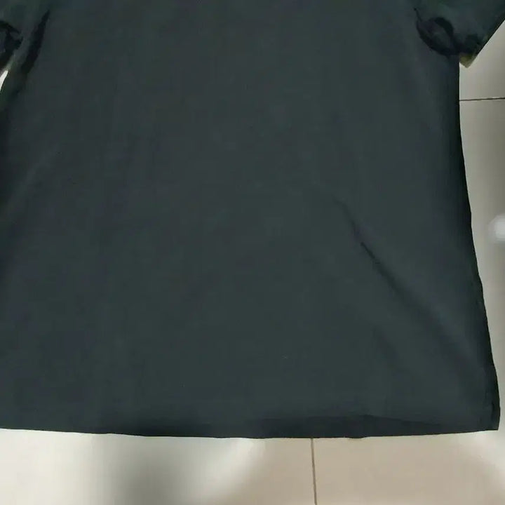 [SOLD OUT] 버버리 블랙 카라티 8004581